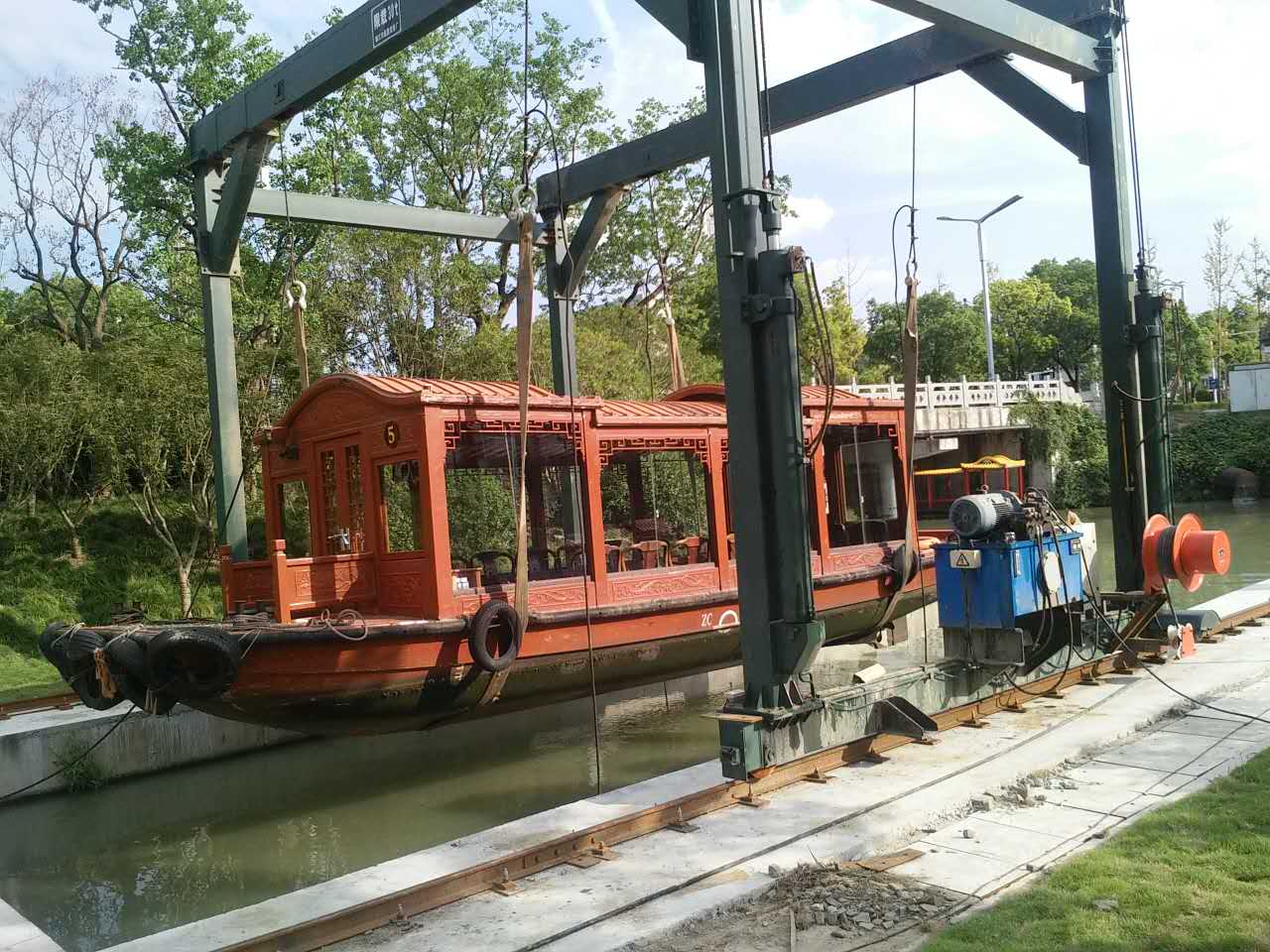 游艇吊1.jpg 游艇吊1.jpg