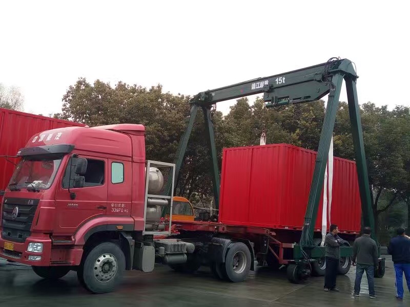 15T集裝箱門式起重機(jī)2.jpg 15T集裝箱門式起重機(jī)2.jpg