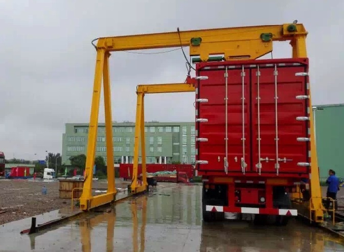 液壓集裝箱門吊11.jpg 液壓集裝箱門吊11.jpg