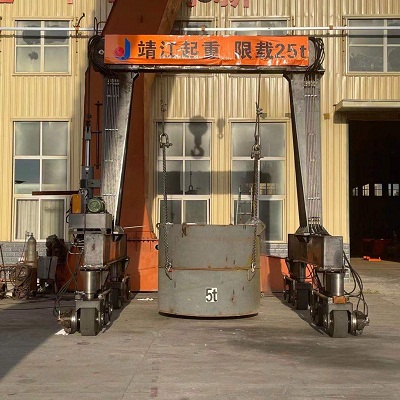 25噸輪胎式液壓龍門吊2.jpg 25噸輪胎式液壓龍門吊2.jpg